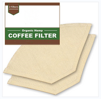 تصب مرشحات القهوة المصنوعة من قماش القنب العضوي فوق مرشحات القهوة المخروطية القابلة لإعادة الاستخدام لصانعي القهوة بالتنقيط